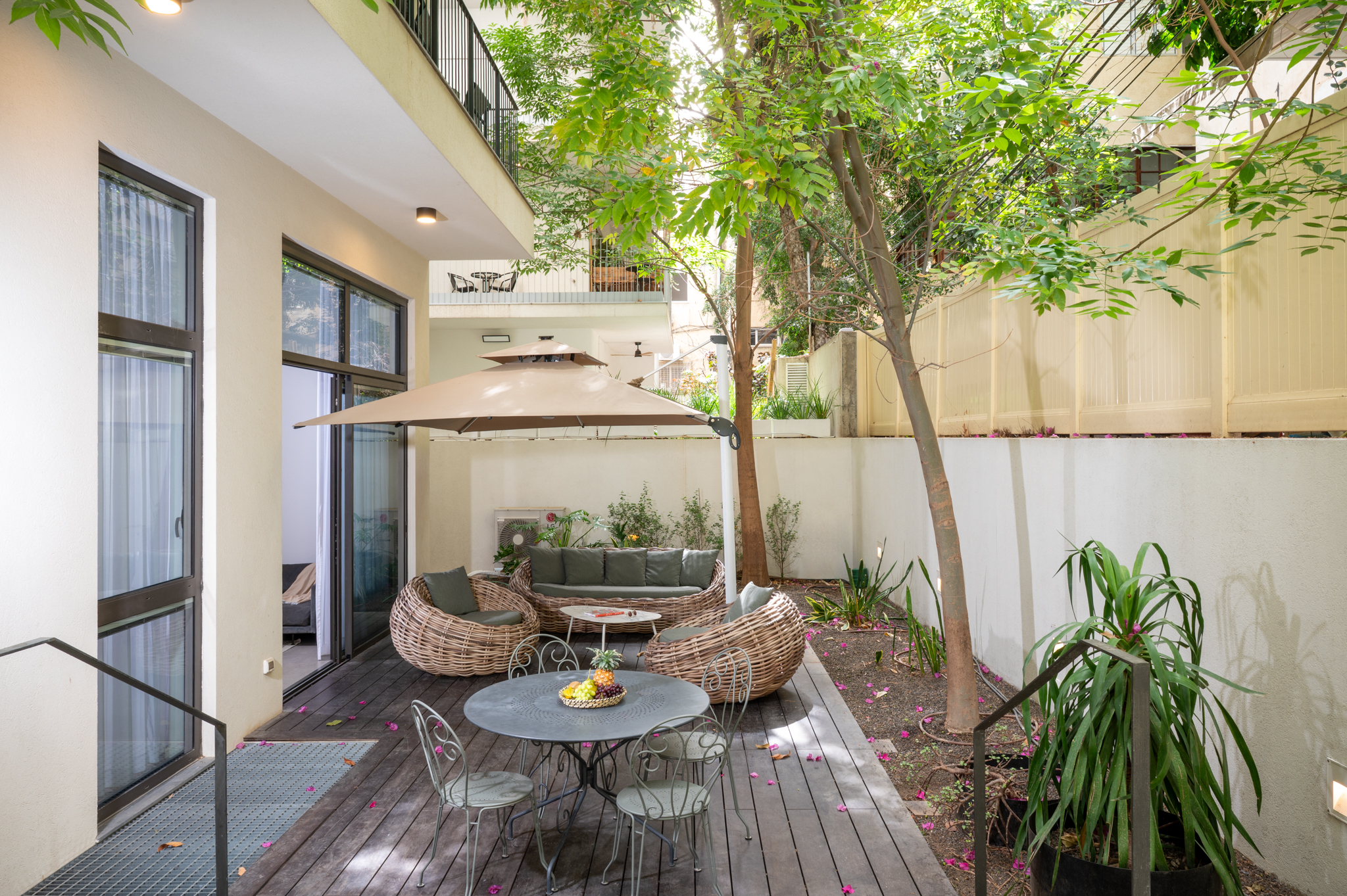 Five Bedroom Duplex Garden - Garden